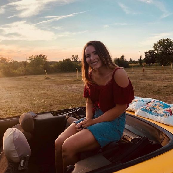 Meet your Posher, Larissa - Picture 1 of 1